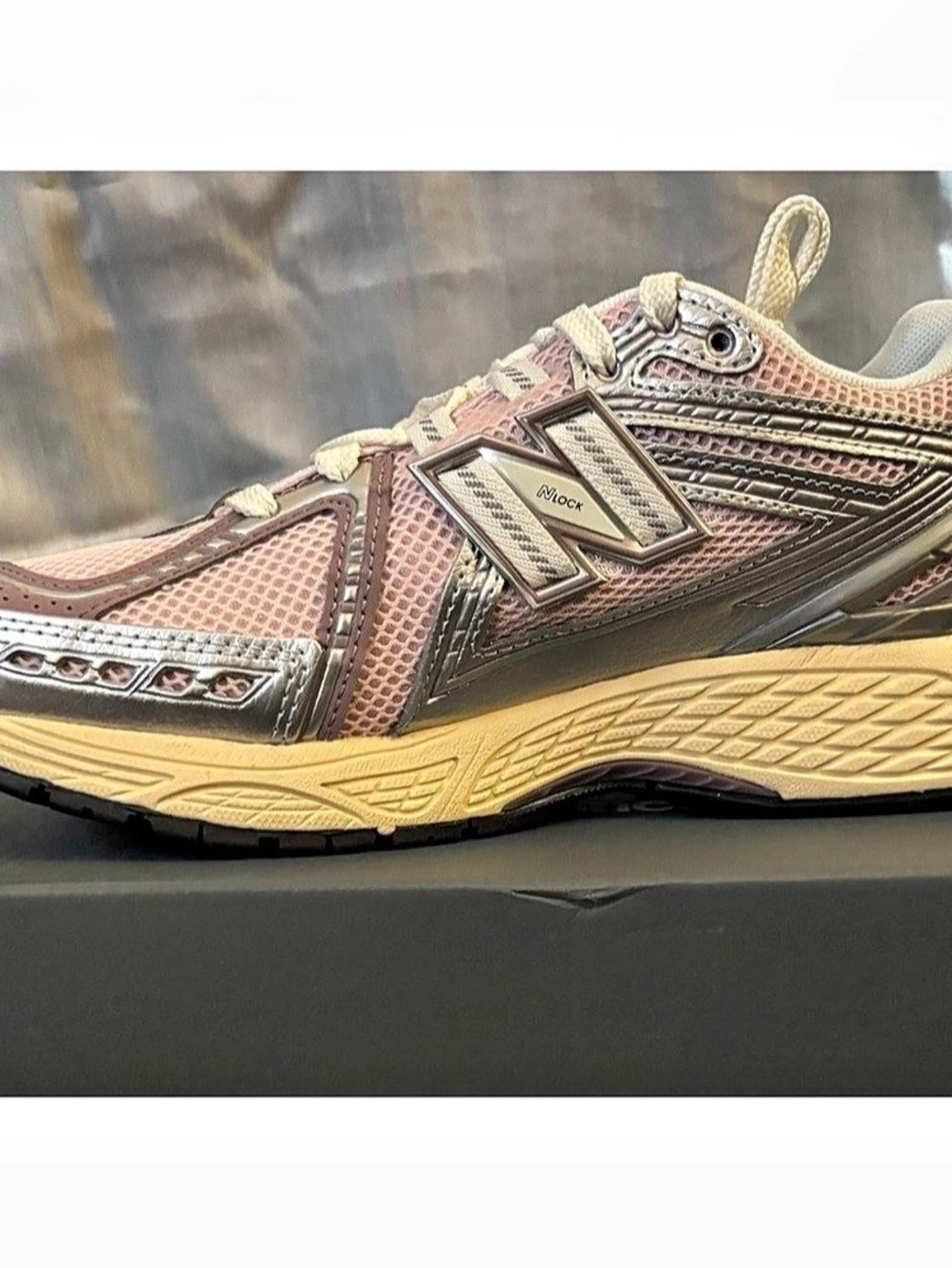 Brand new in the box New Balance 1906R Pink & Gray Sneakers US women’s 5.5 D